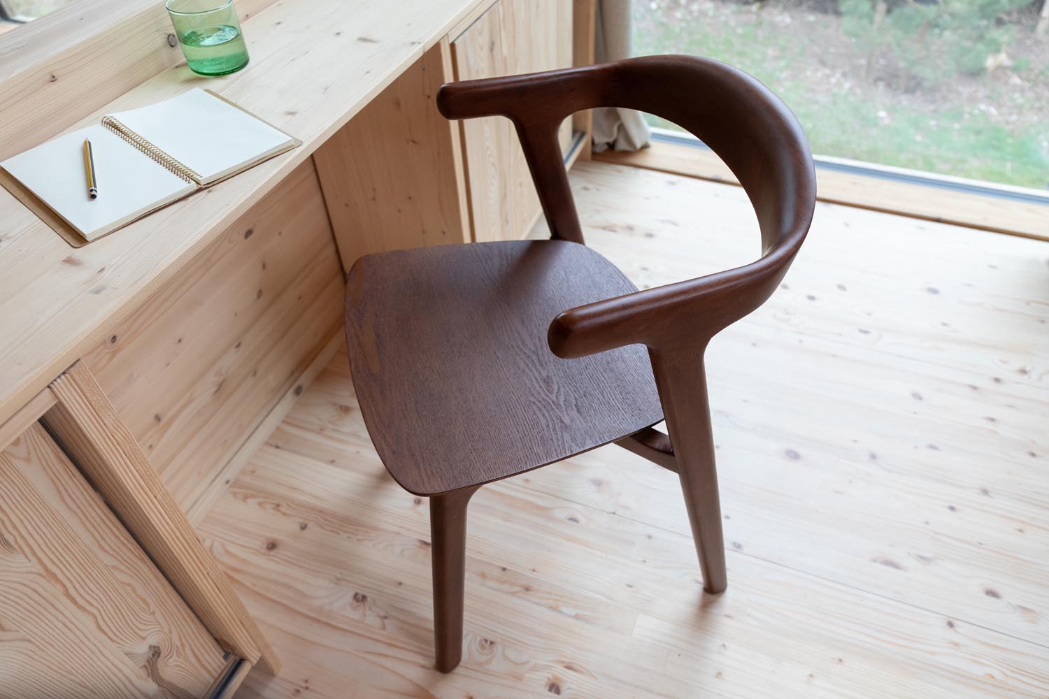 Stuhl Northwood in Natur präsentiert im Onlineshop von KAQTU Design AG. Stuhl ist von Zuiver