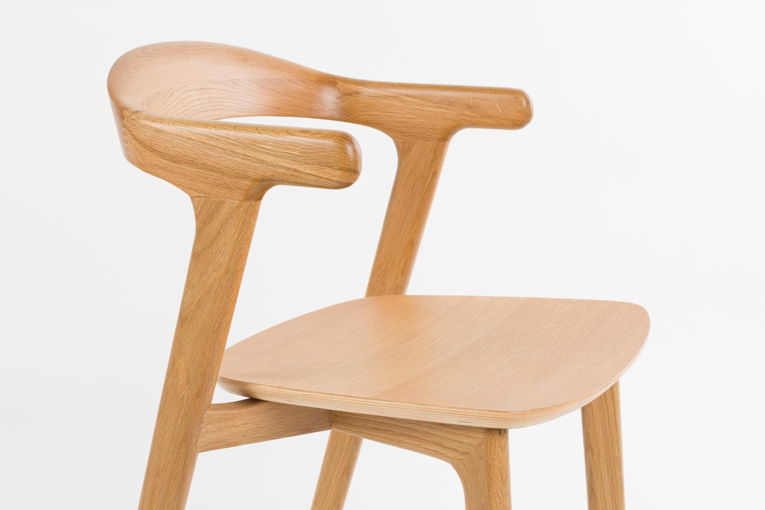 Erleben Sie den Northwood Stuhl von Zuiver – eine harmonische Verbindung aus elegantem Design und optimalem Sitzkomfort für Ihr Zuhause oder Büro.