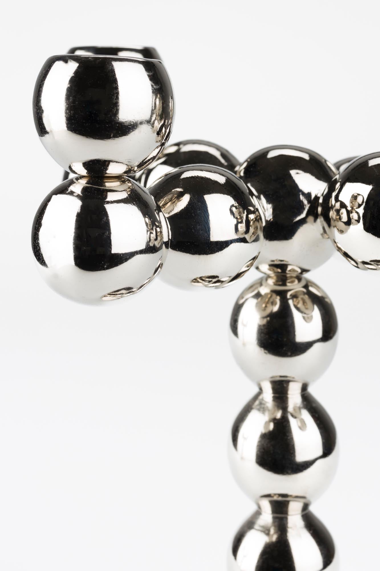 Entdecken Sie den eleganten Kerzenständer Bubbles Four Shiny Silver von Zuiver – ein stilvolles Highlight für Ihr Zuhause, ideal für jede Gelegenheit!