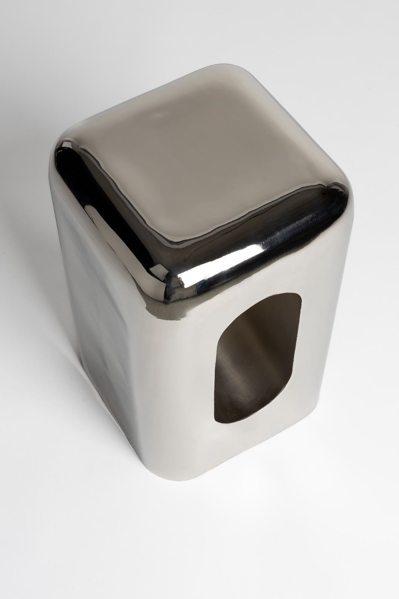 Hocker Creek in Chrome präsentiert im Onlineshop von KAQTU Design AG. Hocker ist von Zuiver