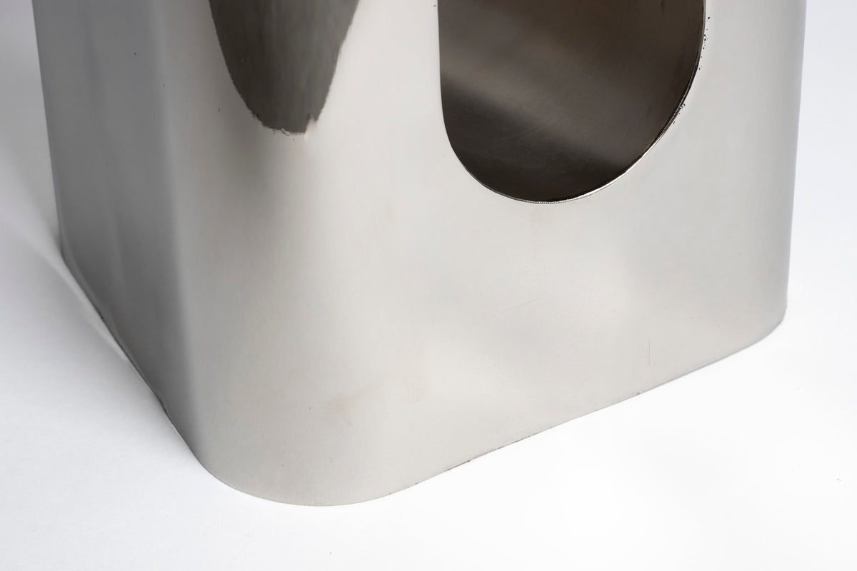 Hocker Creek in Silber präsentiert im Onlineshop von KAQTU Design AG. Hocker ist von Zuiver