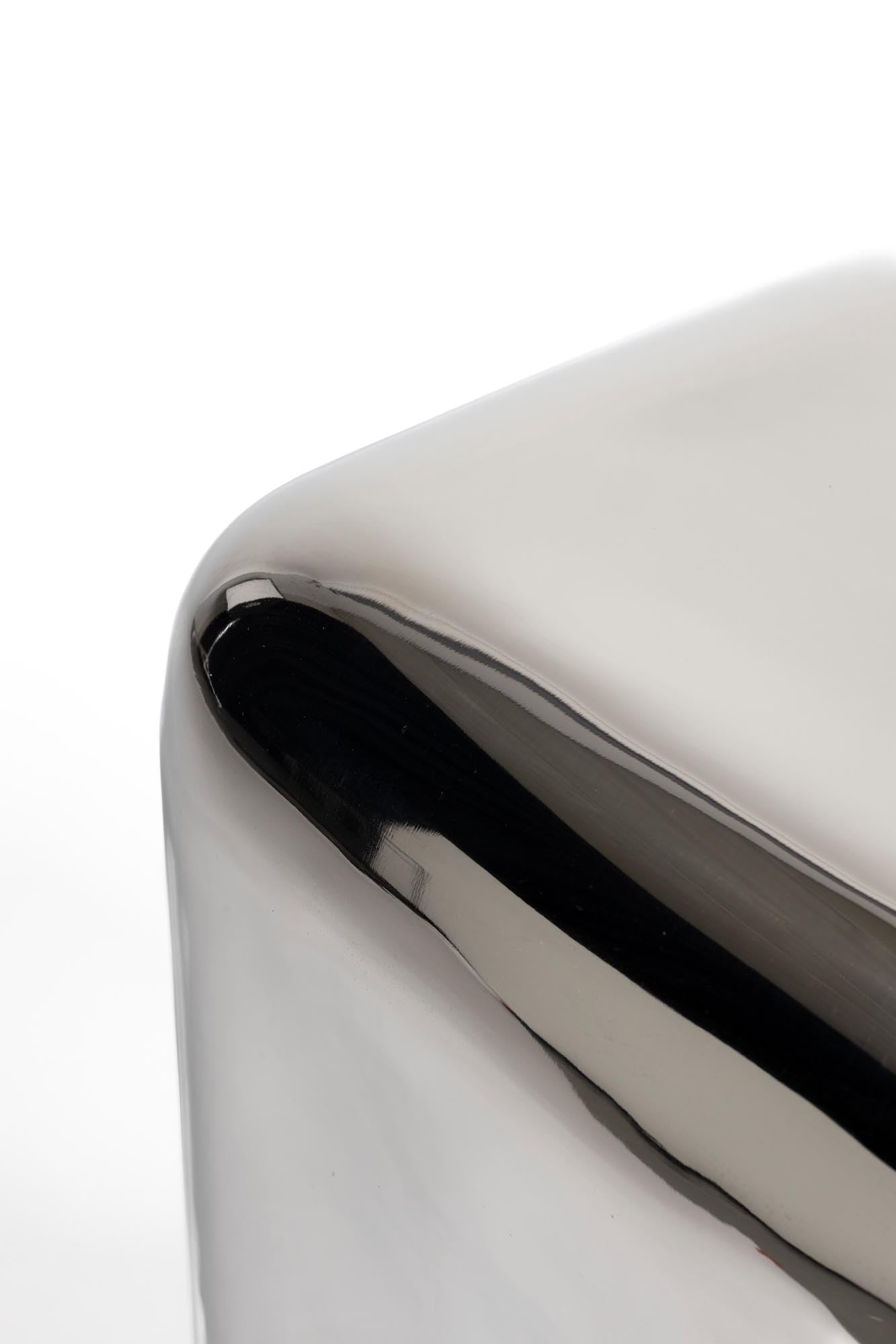 Hocker Creek in Chrome präsentiert im Onlineshop von KAQTU Design AG. Hocker ist von Zuiver