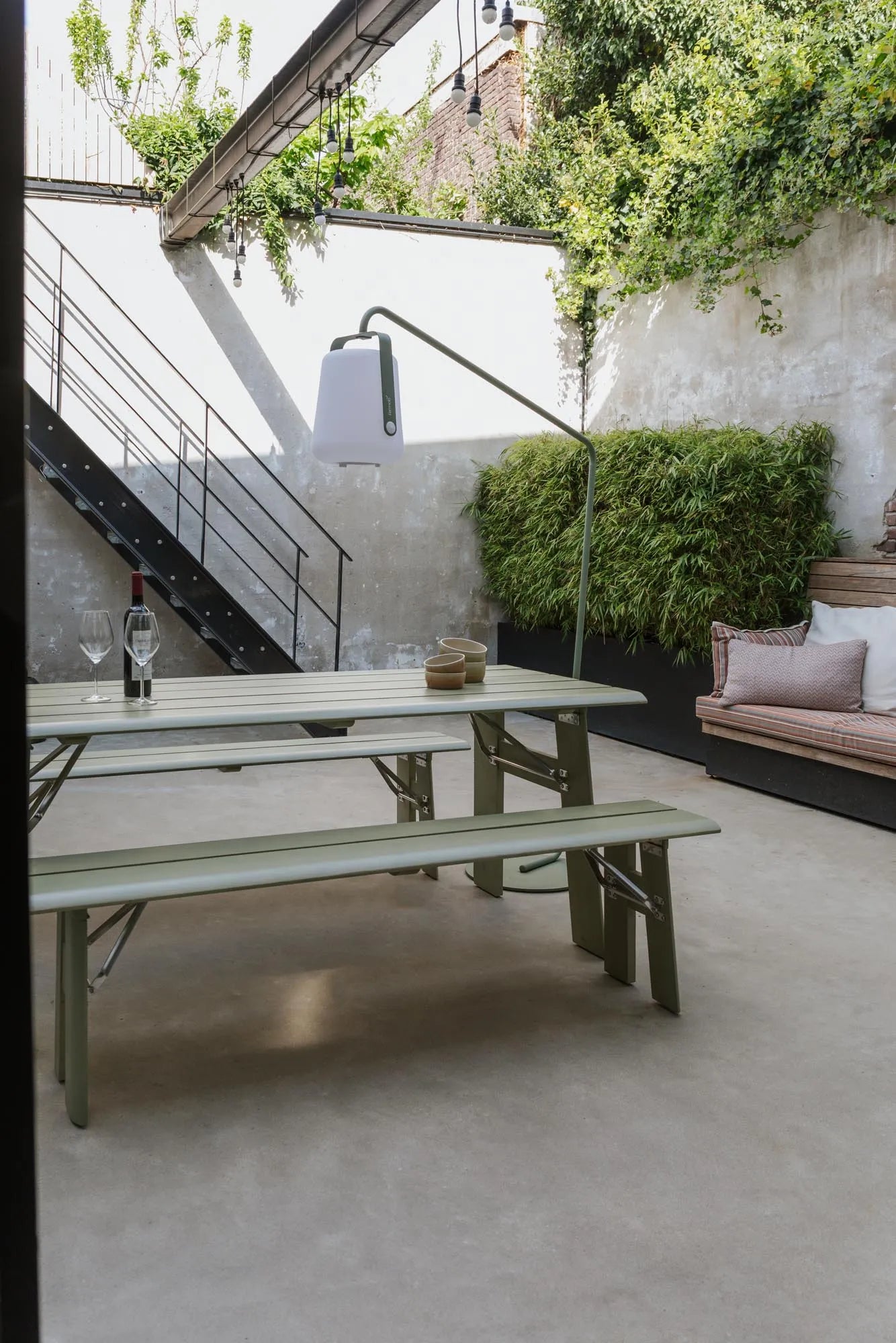 Gartentischset Avenue in Desert Sage präsentiert im Onlineshop von KAQTU Design AG. Gartentischset ist von Zuiver