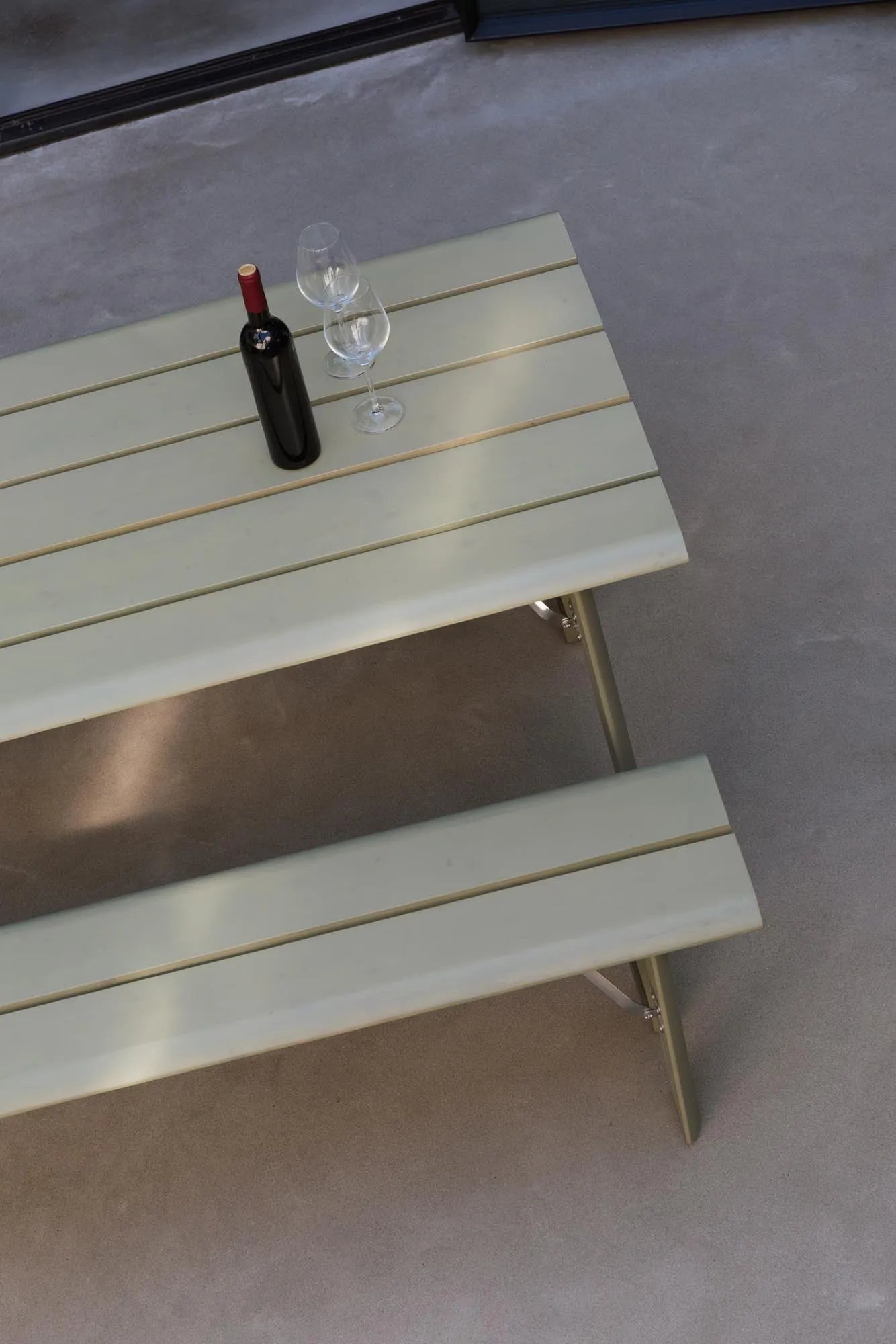 Gartentischset Avenue in Desert Sage präsentiert im Onlineshop von KAQTU Design AG. Gartentischset ist von Zuiver