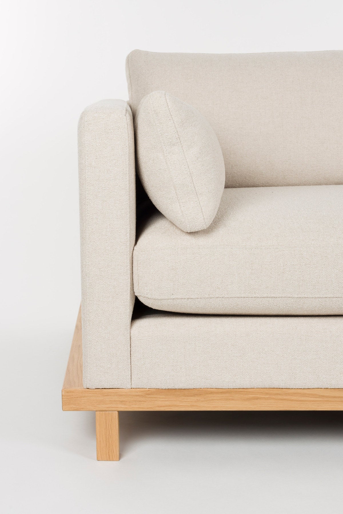 Sofa Blossom 3-Sitzer in Creme präsentiert im Onlineshop von KAQTU Design AG. 3er Sofa ist von Zuiver