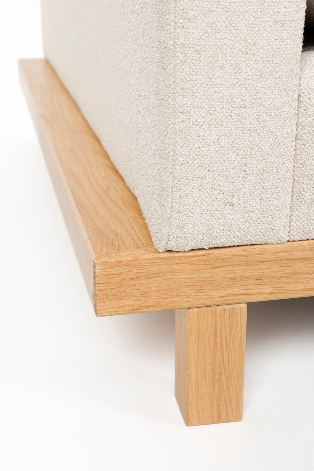 Sofa Blossom 3-Sitzer in Creme präsentiert im Onlineshop von KAQTU Design AG. 3er Sofa ist von Zuiver
