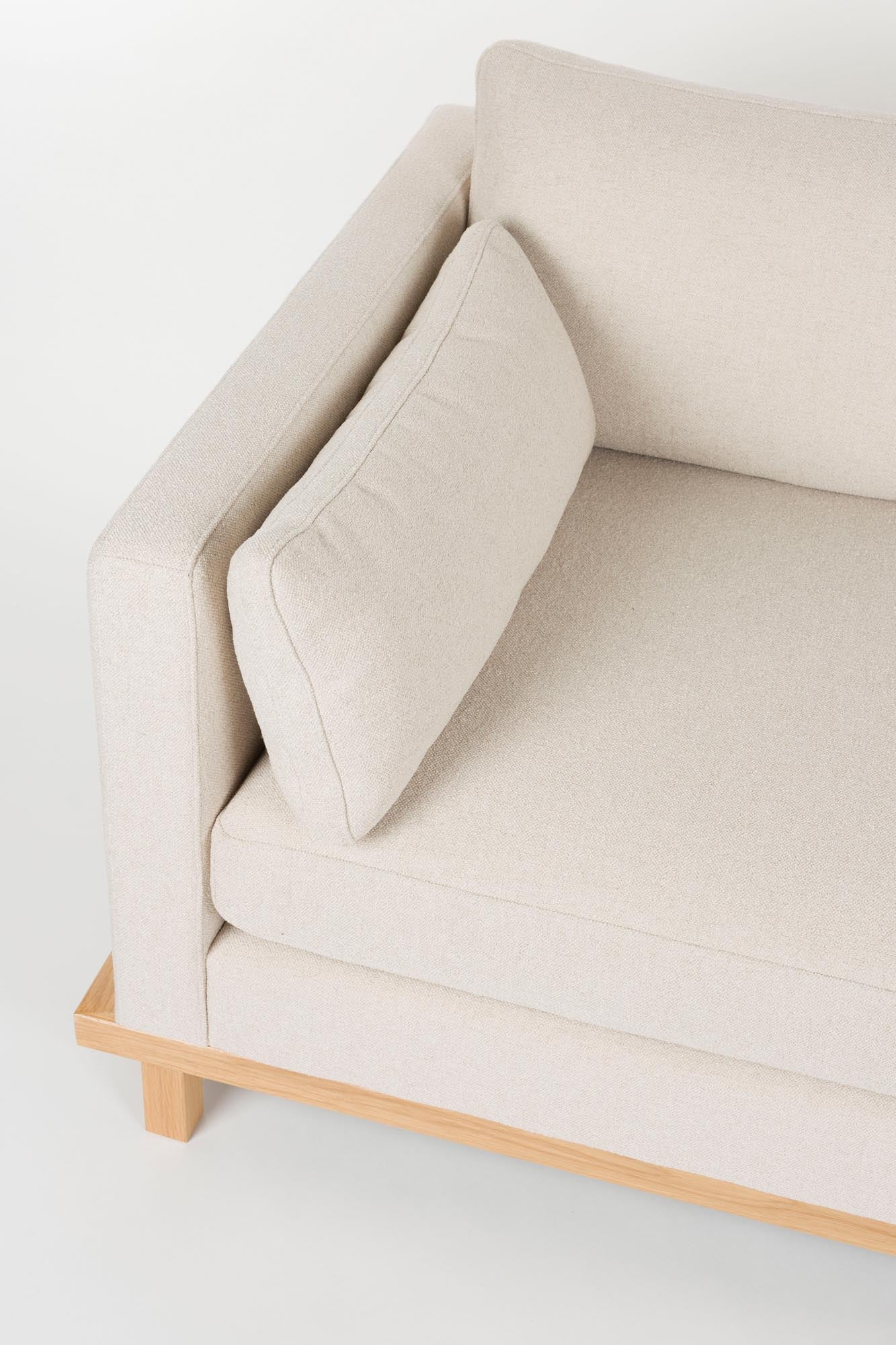 Sofa Blossom 4,5-Seater in Sand präsentiert im Onlineshop von KAQTU Design AG. 4er Sofa ist von Zuiver
