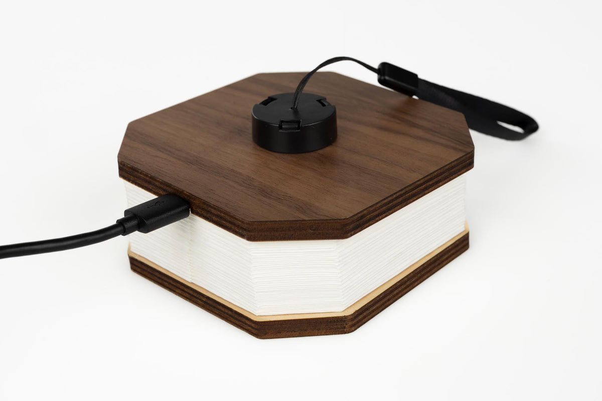 Tischlampe Cake in Braun präsentiert im Onlineshop von KAQTU Design AG. Tischleuchte ist von Zuiver