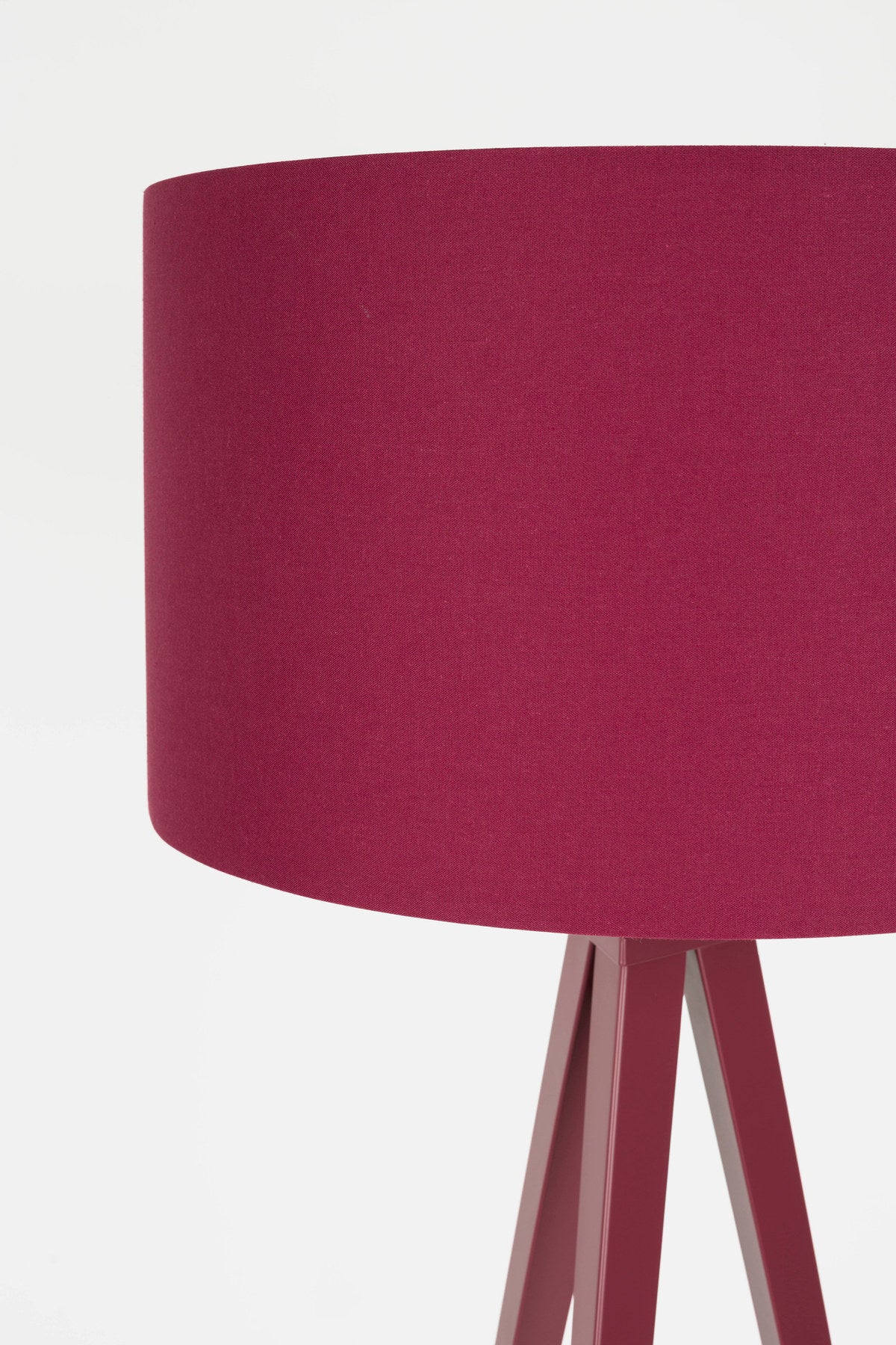 Stehleuchte Tripod in Rot präsentiert im Onlineshop von KAQTU Design AG. Stehleuchte ist von Zuiver