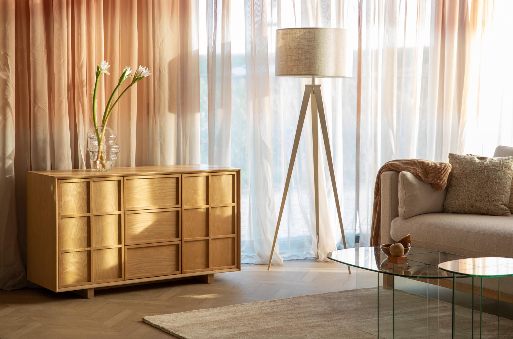 Sideboard Raster High in Natural präsentiert im Onlineshop von KAQTU Design AG. Sideboard ist von Zuiver