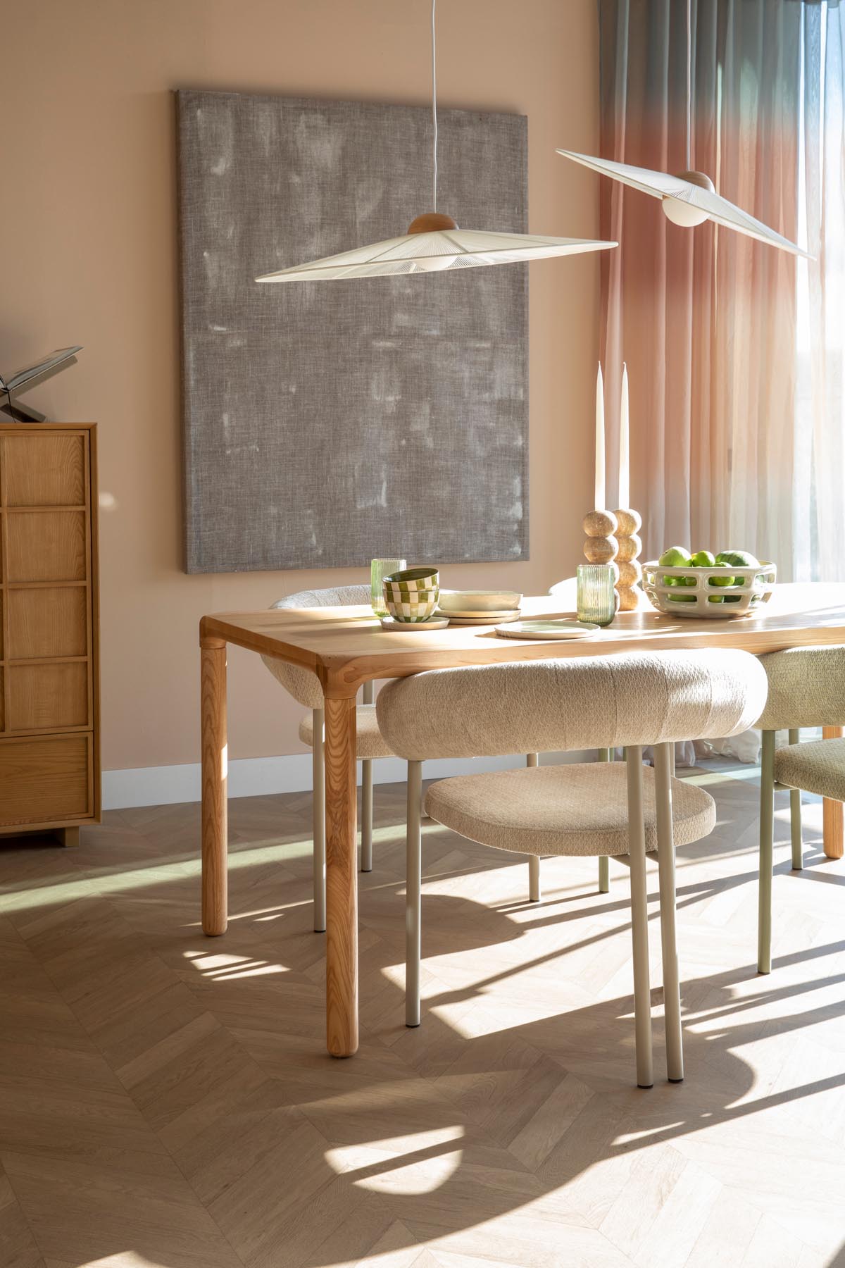 Armlehnstuhl Heels in beige präsentiert im Onlineshop von KAQTU Design AG. Stuhl mit Armlehne ist von Zuiver