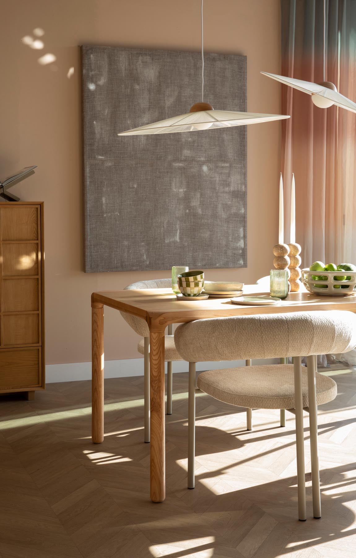 Armlehnstuhl Heels in Beige präsentiert im Onlineshop von KAQTU Design AG. Stuhl mit Armlehne ist von Zuiver