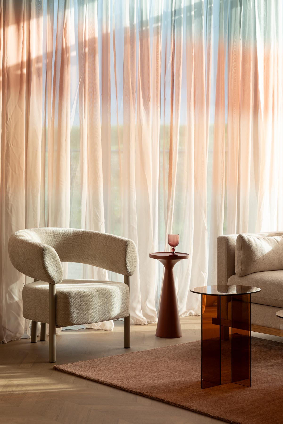 Sessel Heels in Beige präsentiert im Onlineshop von KAQTU Design AG. Sessel ist von Zuiver