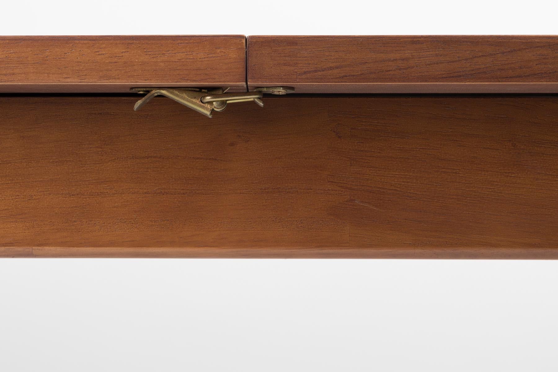 Esstisch Ellen in Braun präsentiert im Onlineshop von KAQTU Design AG. Esstisch ist von Zuiver