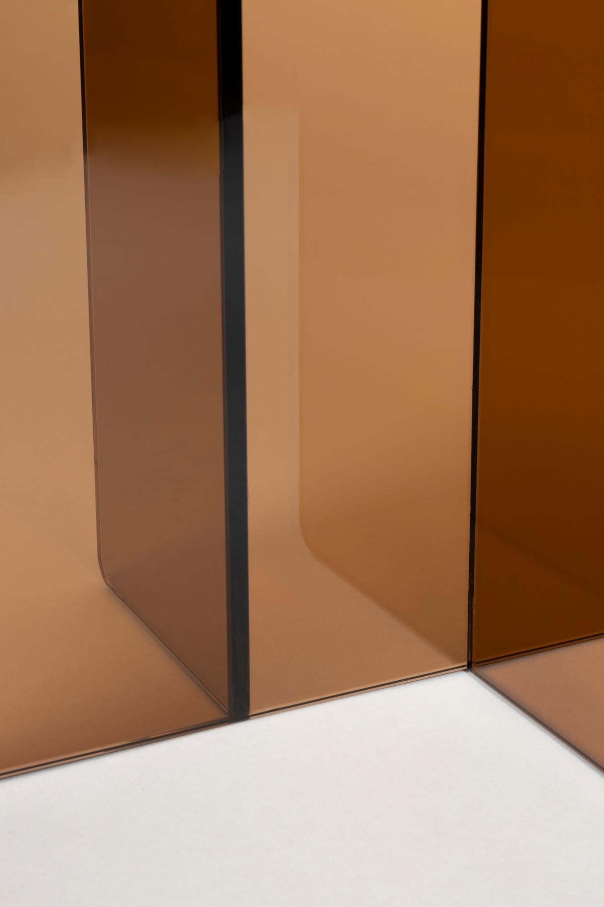 Beistelltisch Linea in Braun präsentiert im Onlineshop von KAQTU Design AG. Beistelltisch ist von Zuiver