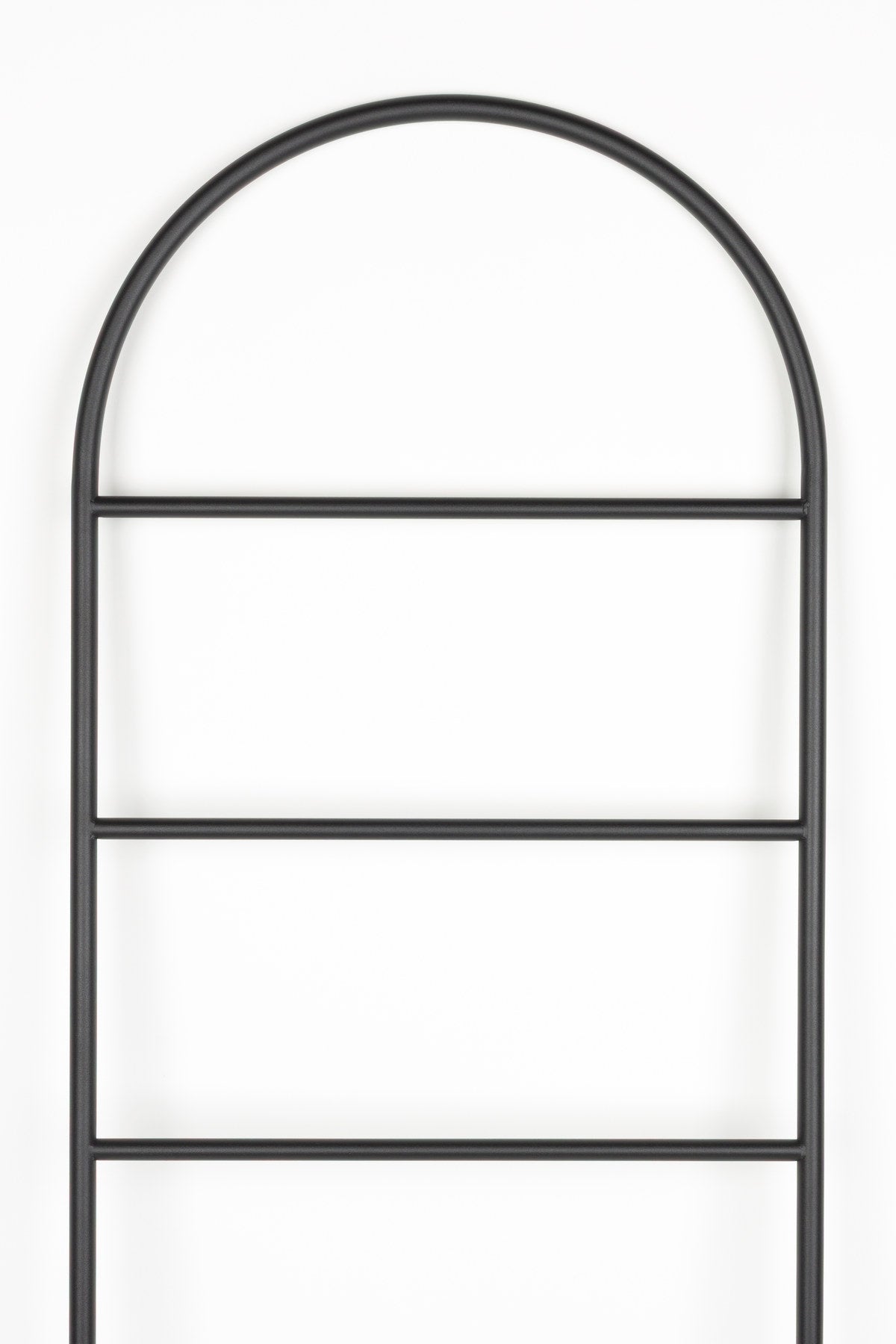 Leiter Tess in Schwarz präsentiert im Onlineshop von KAQTU Design AG. Kleiderständer ist von Zuiver