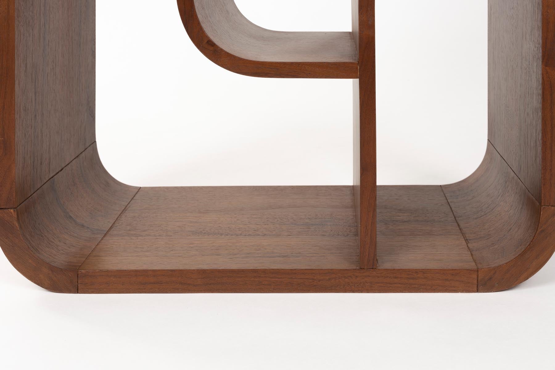 Seven Regal in Braun präsentiert im Onlineshop von KAQTU Design AG. Cabinet ist von Zuiver