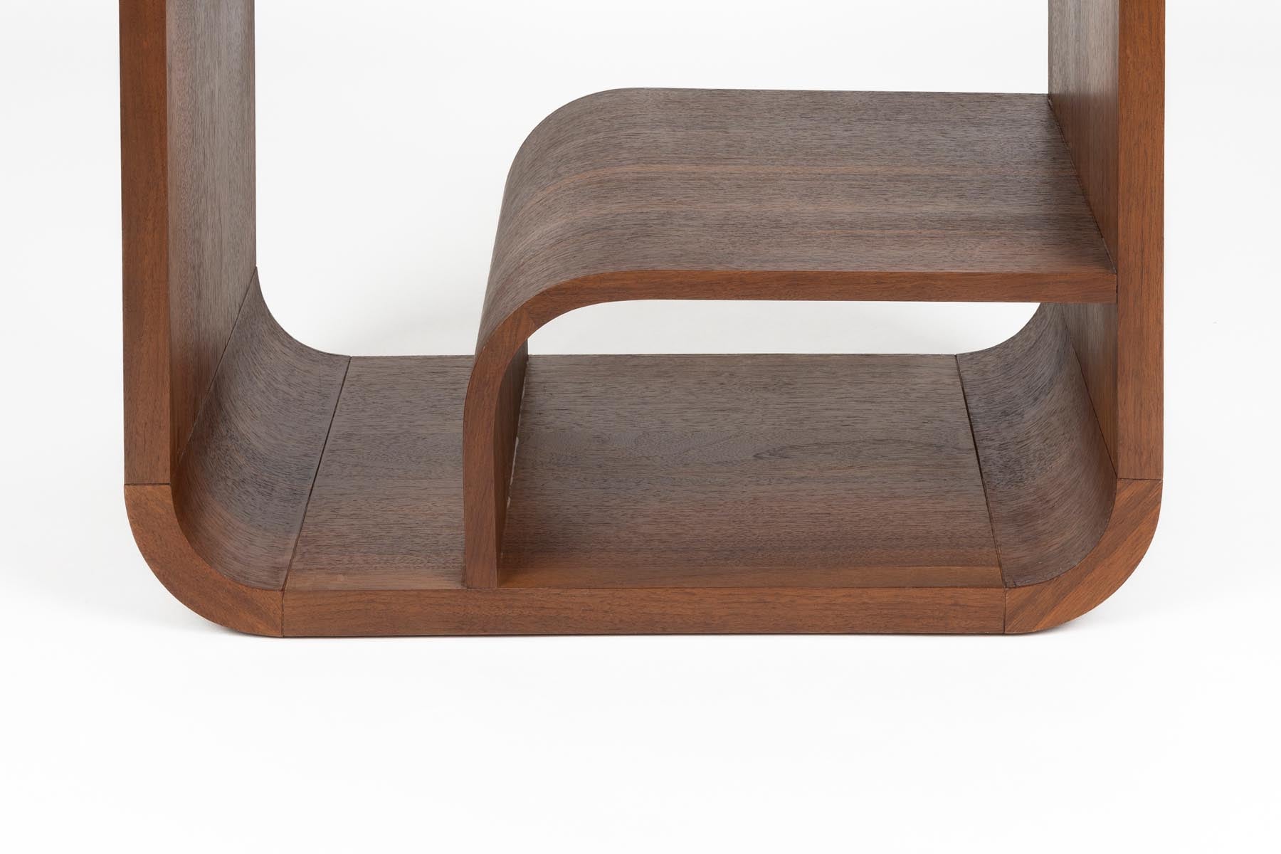 Seven Regal in Braun präsentiert im Onlineshop von KAQTU Design AG. Cabinet ist von Zuiver