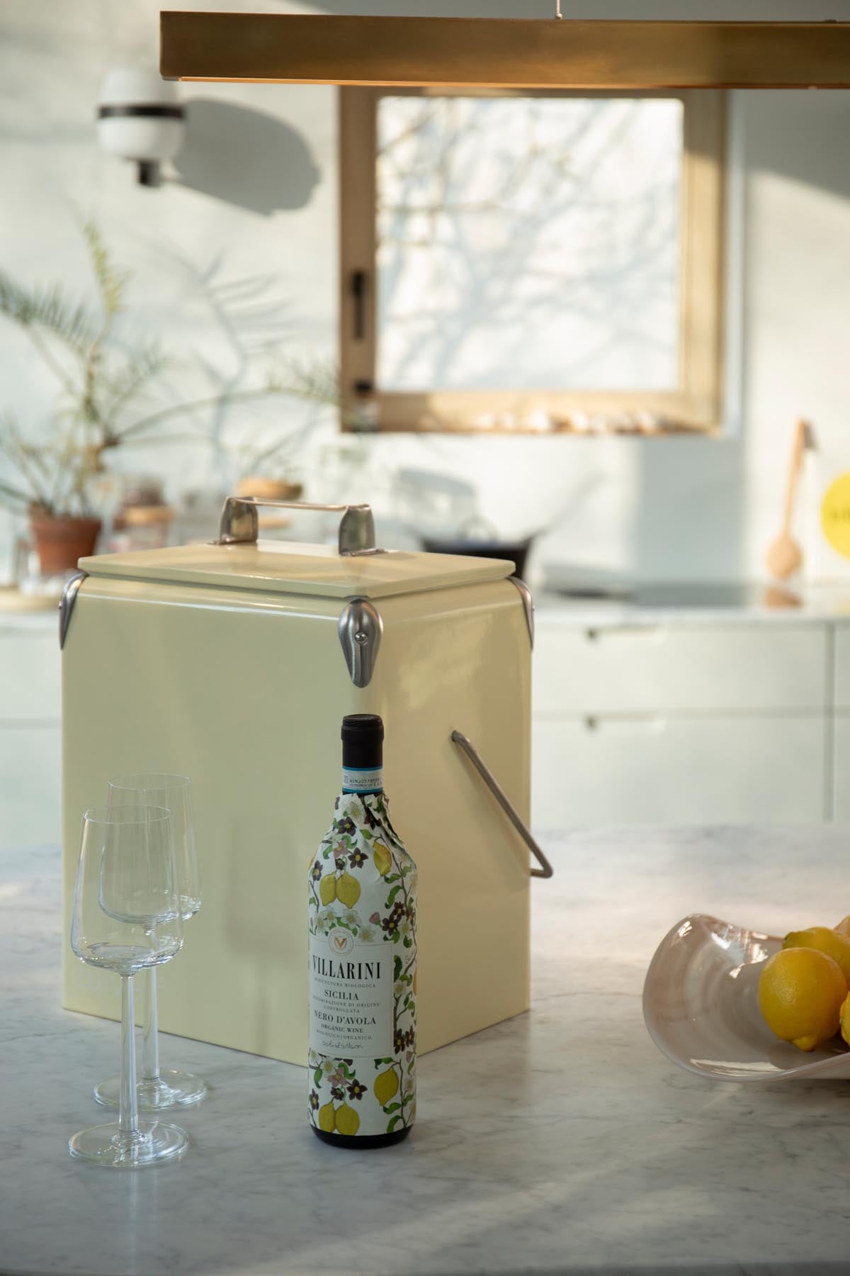 Cooler Be Wine in Beige präsentiert im Onlineshop von KAQTU Design AG. Kühltasche ist von Zuiver