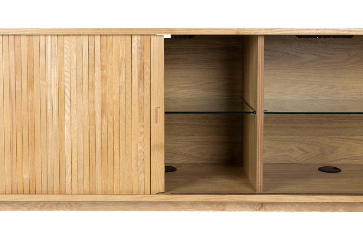 Sideboard Barbier von Zuiver mit Holzfurnier, Lamellen-Schiebetüren und Beinen