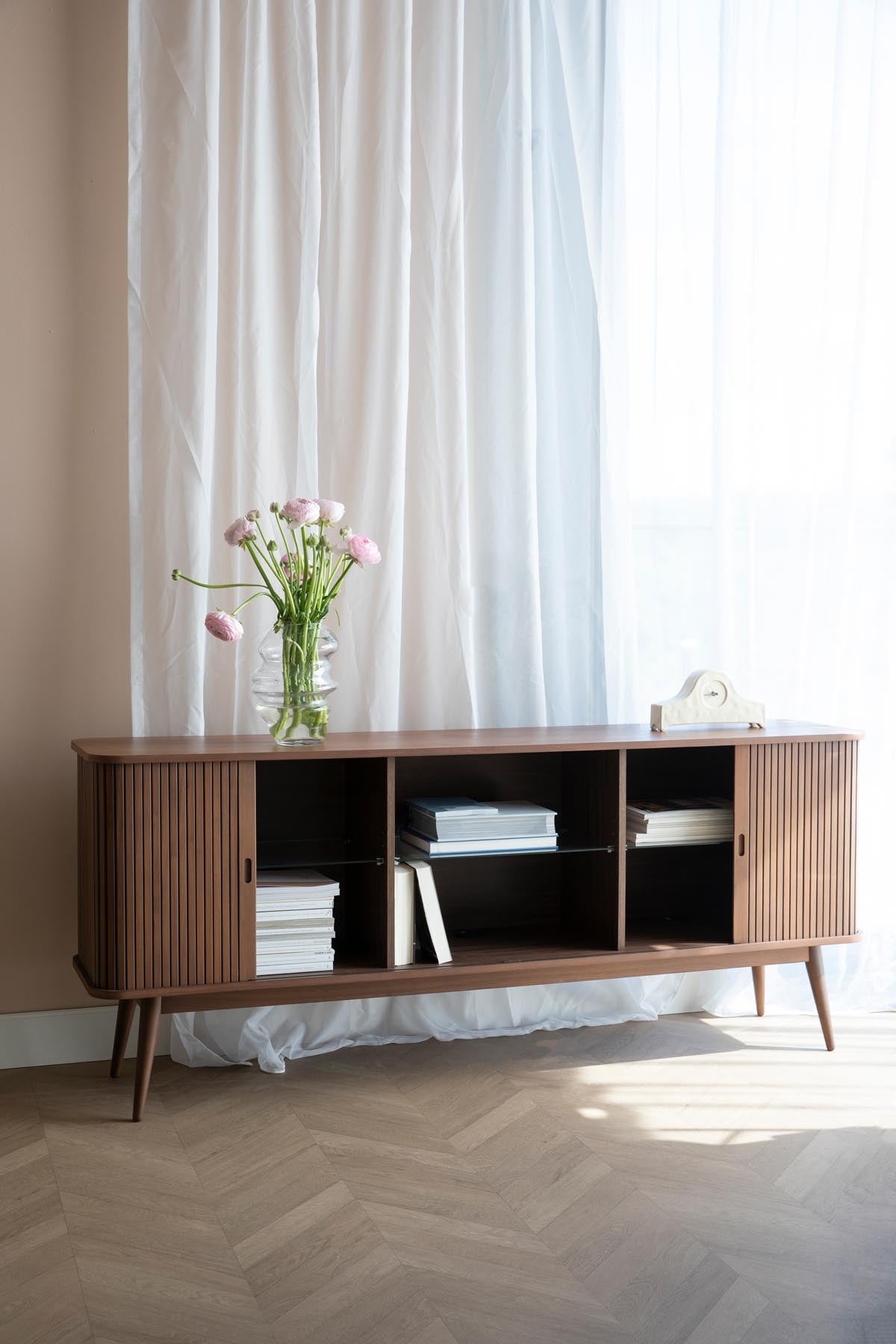 Sideboard Barbier in Braun präsentiert im Onlineshop von KAQTU Design AG. Sideboards ist von Zuiver