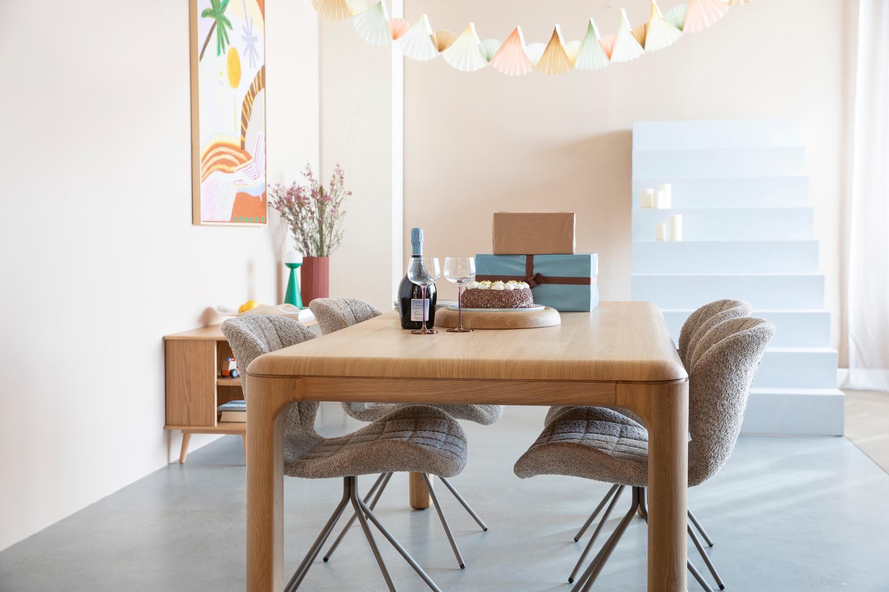 Esstisch Oever 180 in Beige präsentiert im Onlineshop von KAQTU Design AG. Esstisch ist von Zuiver