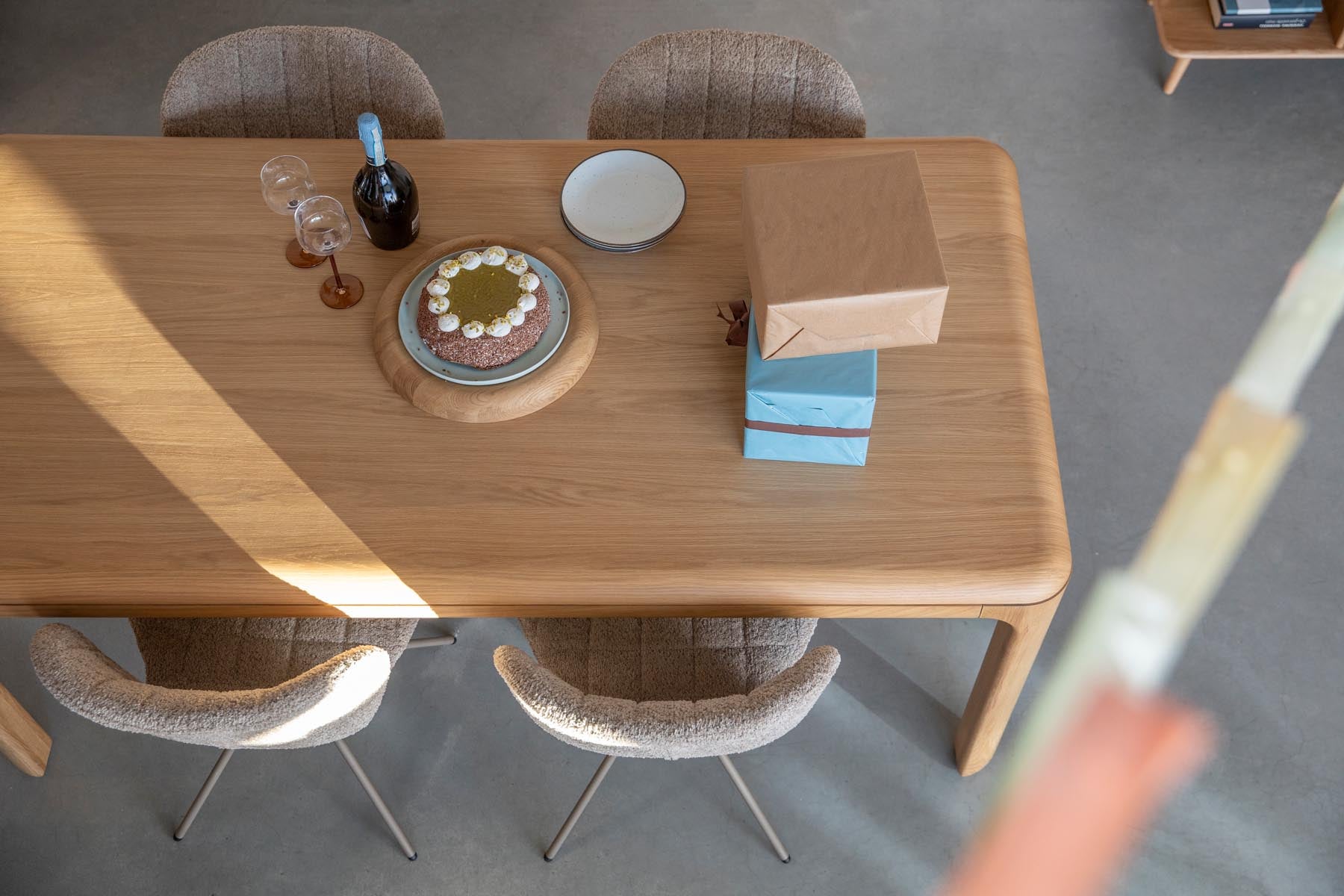Esstisch Oever 180 in Beige präsentiert im Onlineshop von KAQTU Design AG. Esstisch ist von Zuiver