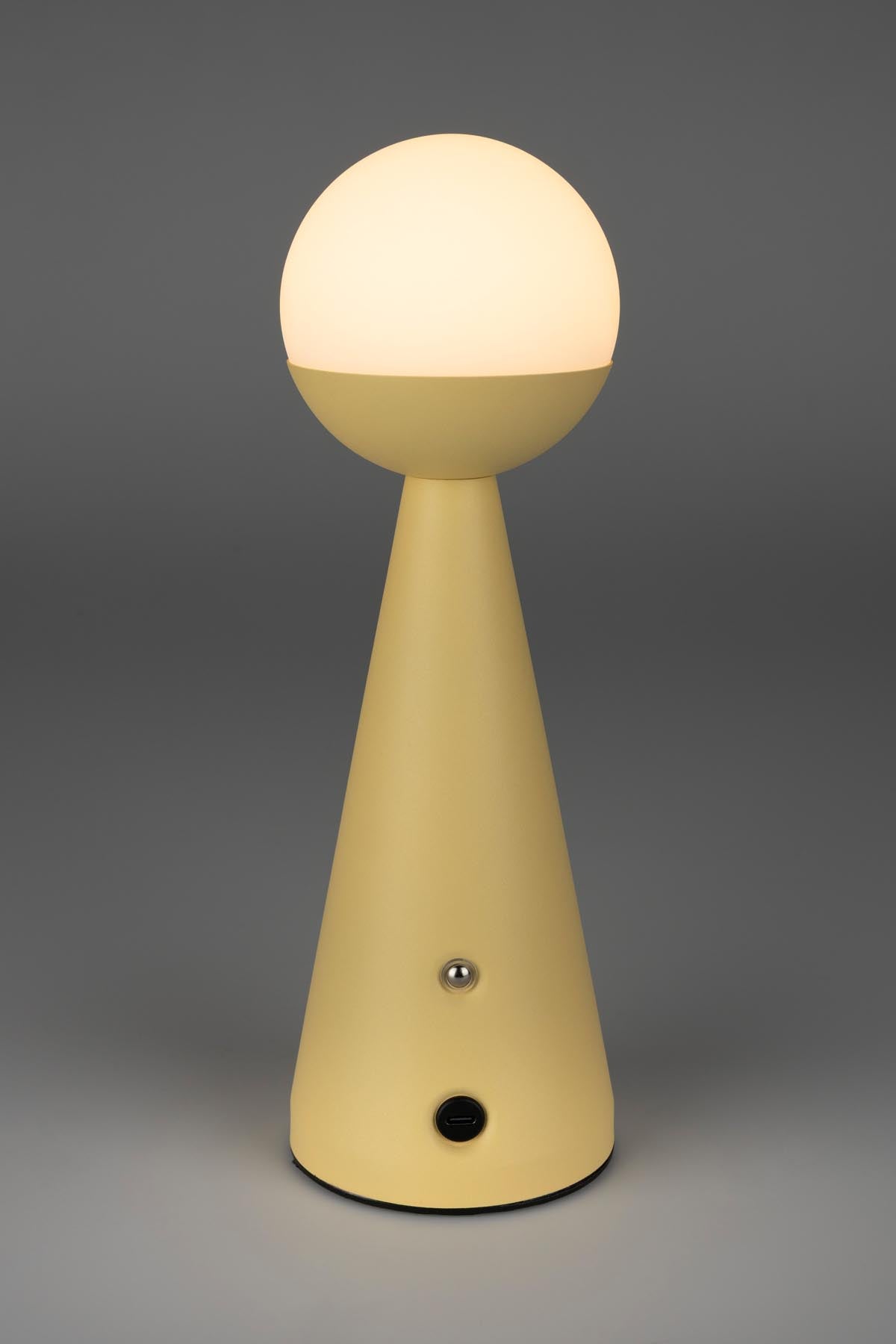 Tischlampe Bello in Gelb präsentiert im Onlineshop von KAQTU Design AG. Tischleuchte ist von Zuiver