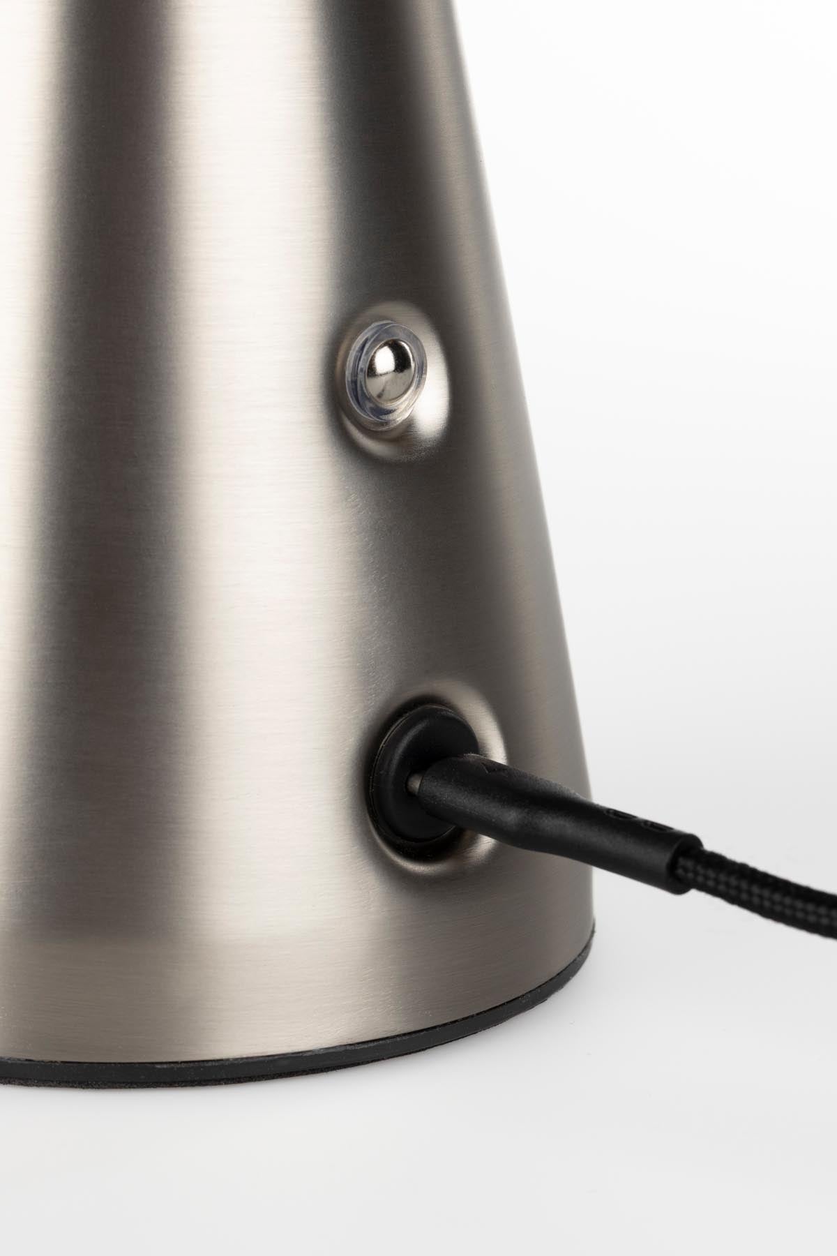 Tischlampe Bello in Silber präsentiert im Onlineshop von KAQTU Design AG. Tischleuchte ist von Zuiver