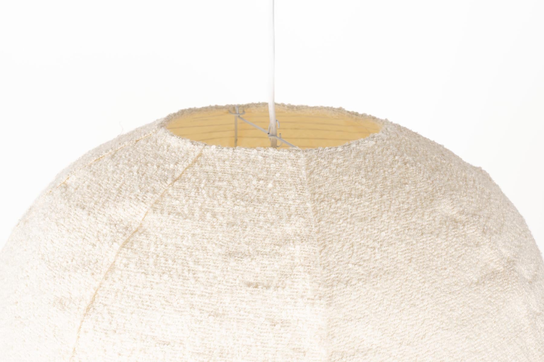 Pendelleuchte Cocoon in Creme präsentiert im Onlineshop von KAQTU Design AG. Pendelleuchte ist von Zuiver