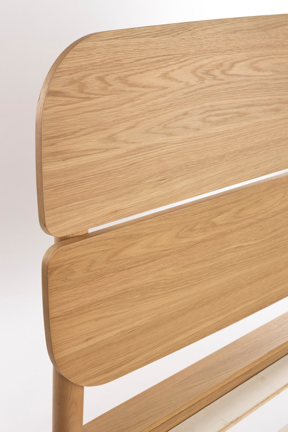 Bett Storm Natural 160 in Natur präsentiert im Onlineshop von KAQTU Design AG. Bett ist von Zuiver