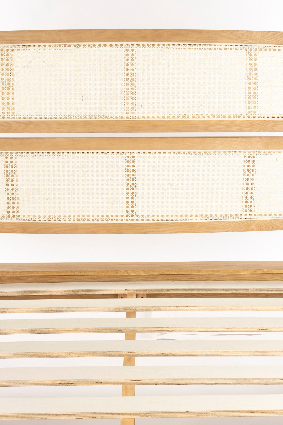 Bett Storm Webbing Natural von Zuiver aus Eschenholz in Natur mit Kopfteil aus Webstoff