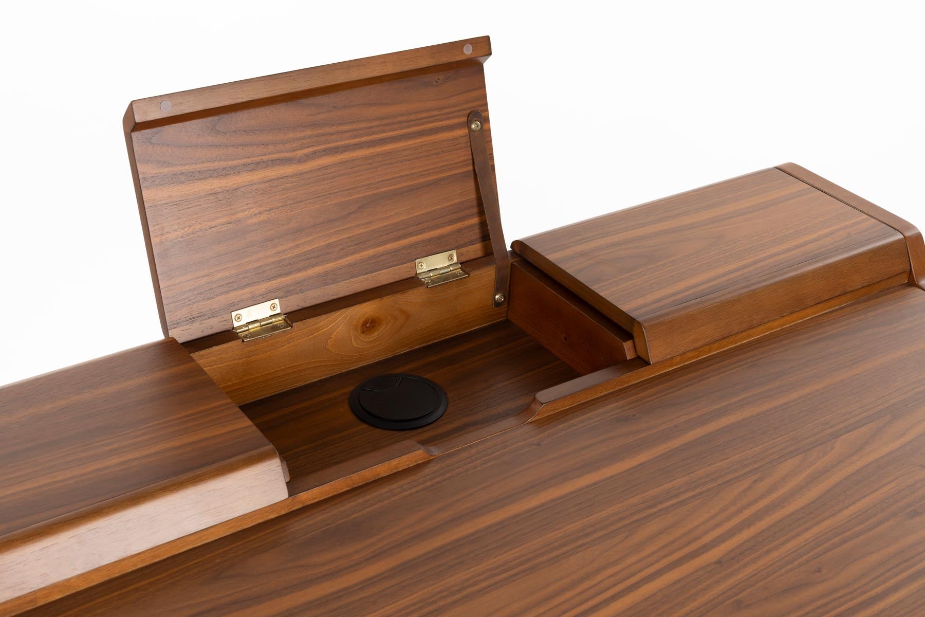 Schreibtisch Kaat in Braun präsentiert im Onlineshop von KAQTU Design AG. Schreibtisch ist von Zuiver