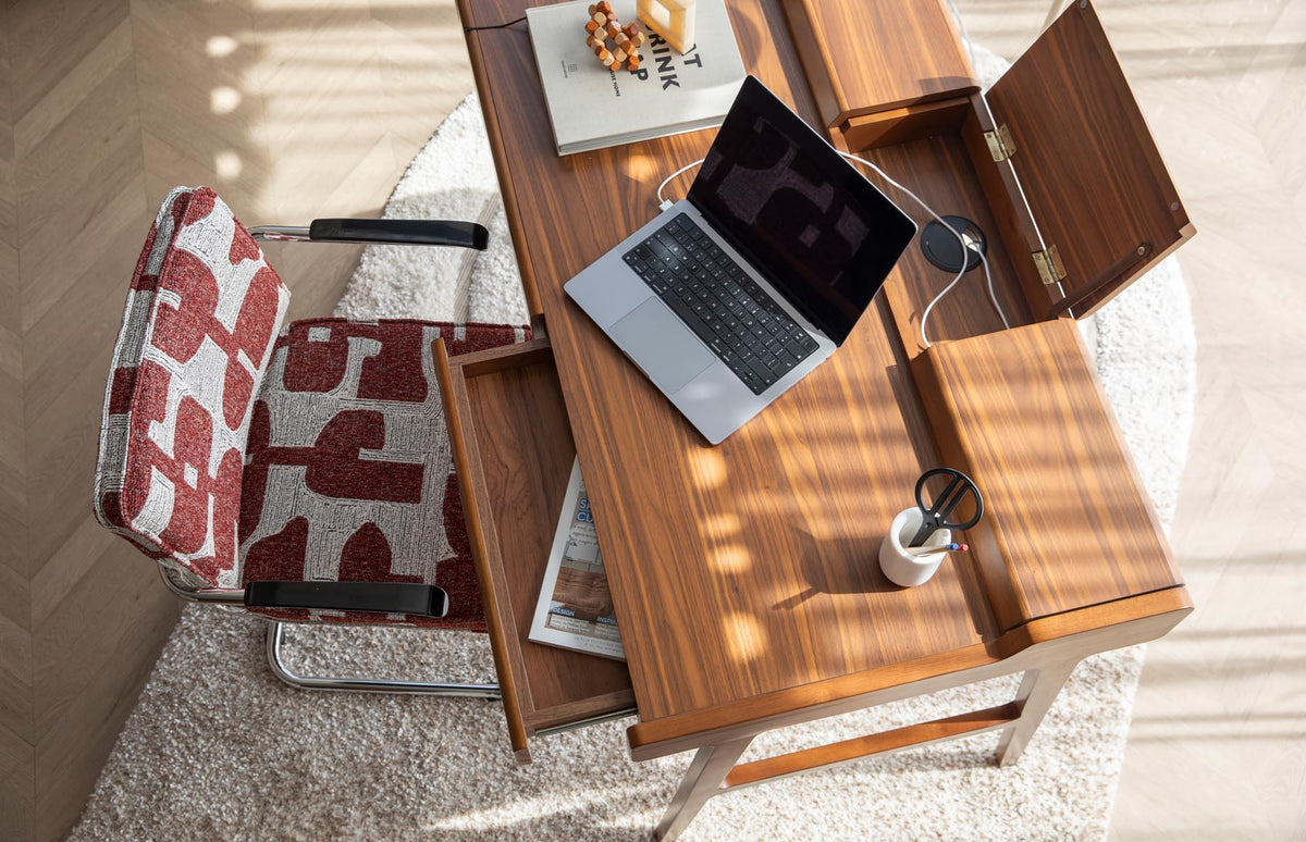 Schreibtisch Kaat in Braun präsentiert im Onlineshop von KAQTU Design AG. Schreibtisch ist von Zuiver