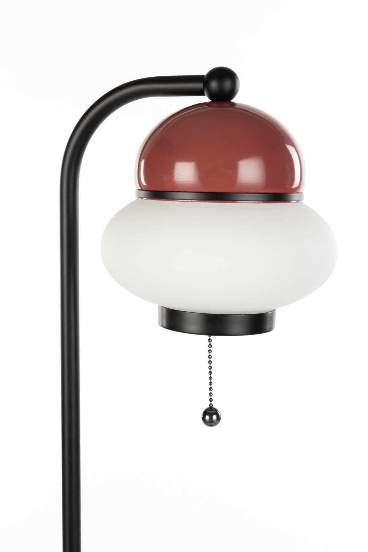 Stehlampe Bumble in Rot präsentiert im Onlineshop von KAQTU Design AG. Stehleuchte ist von Zuiver