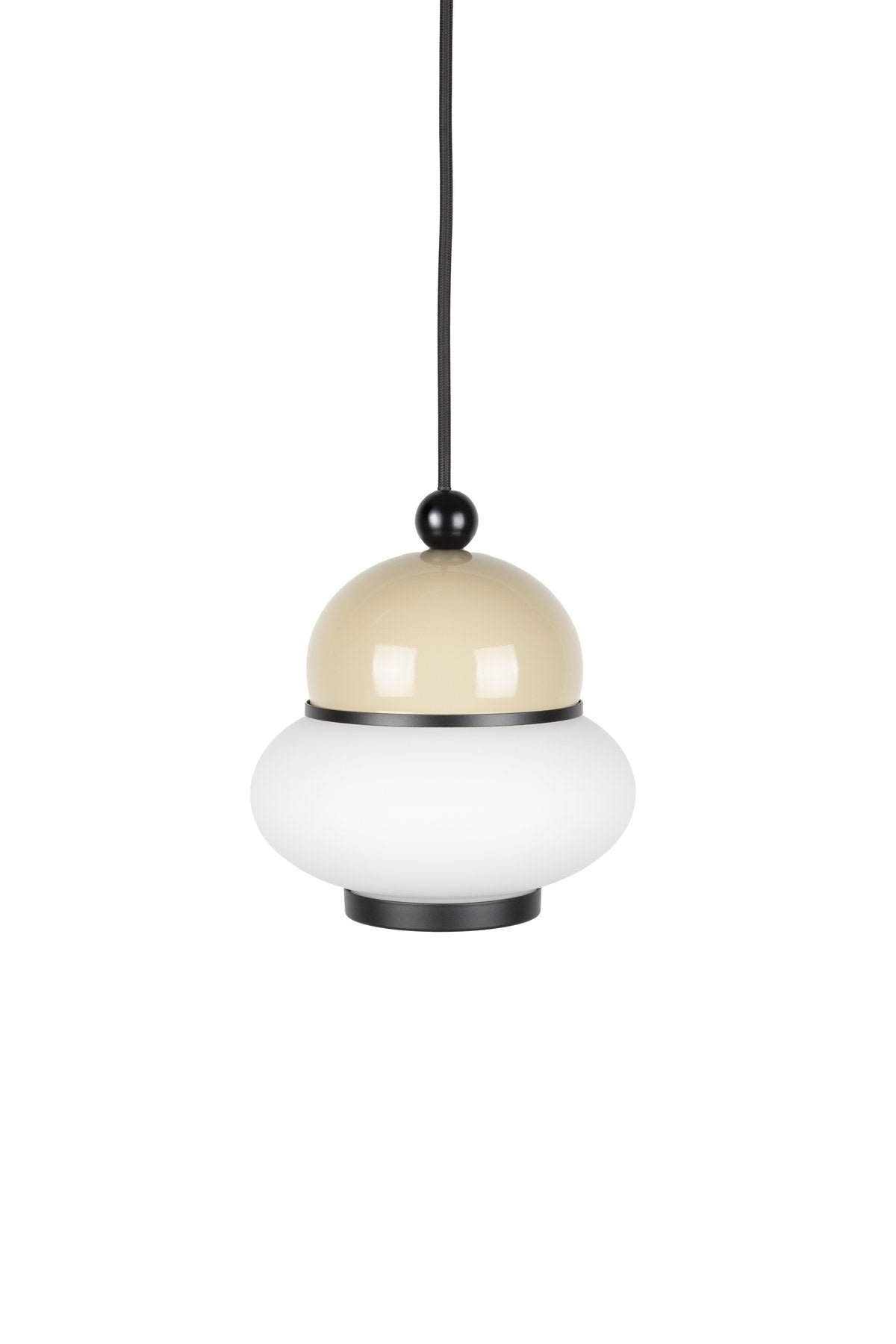 Pendelleuchte Bumble von Zuiver in Beige, Lampenschirm aus Milchglas mit rundem Design und schwarzem Textilkabel.