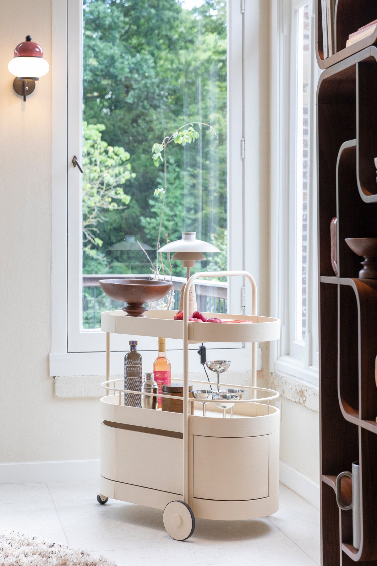 Wandleuchte Bumble in Rot präsentiert im Onlineshop von KAQTU Design AG. Wandleuchte ist von Zuiver