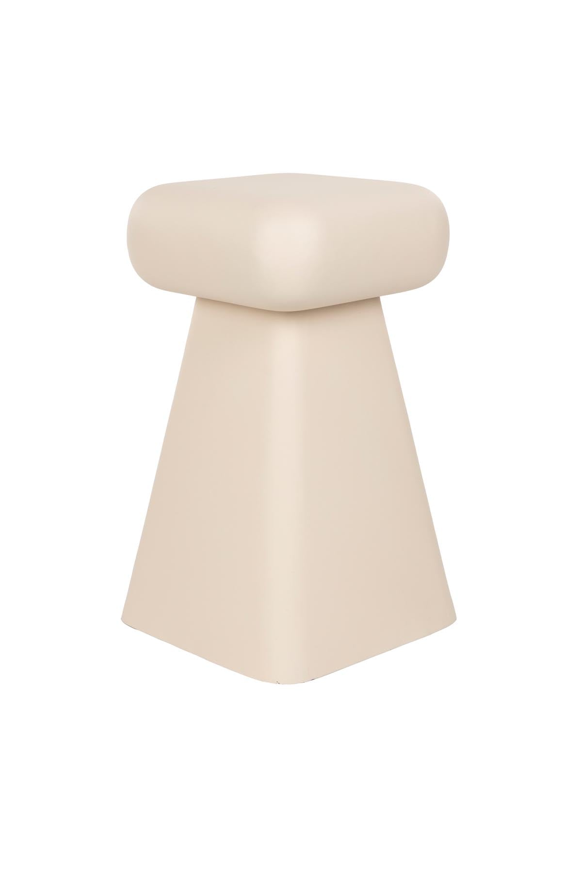 Stuhl Earth in Beige präsentiert im Onlineshop von KAQTU Design AG. Hocker ist von Zuiver
