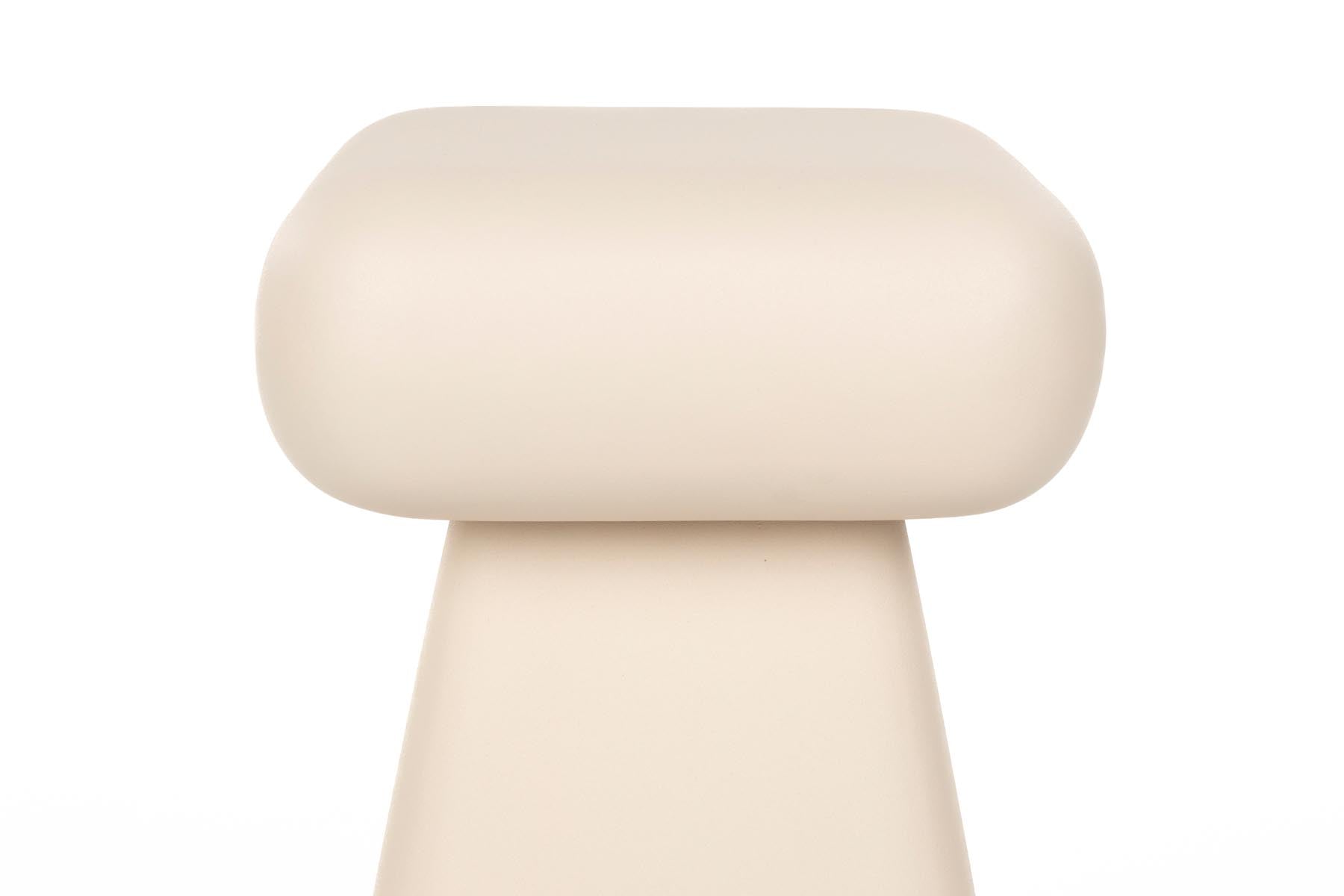 Stuhl Earth in Beige präsentiert im Onlineshop von KAQTU Design AG. Hocker ist von Zuiver