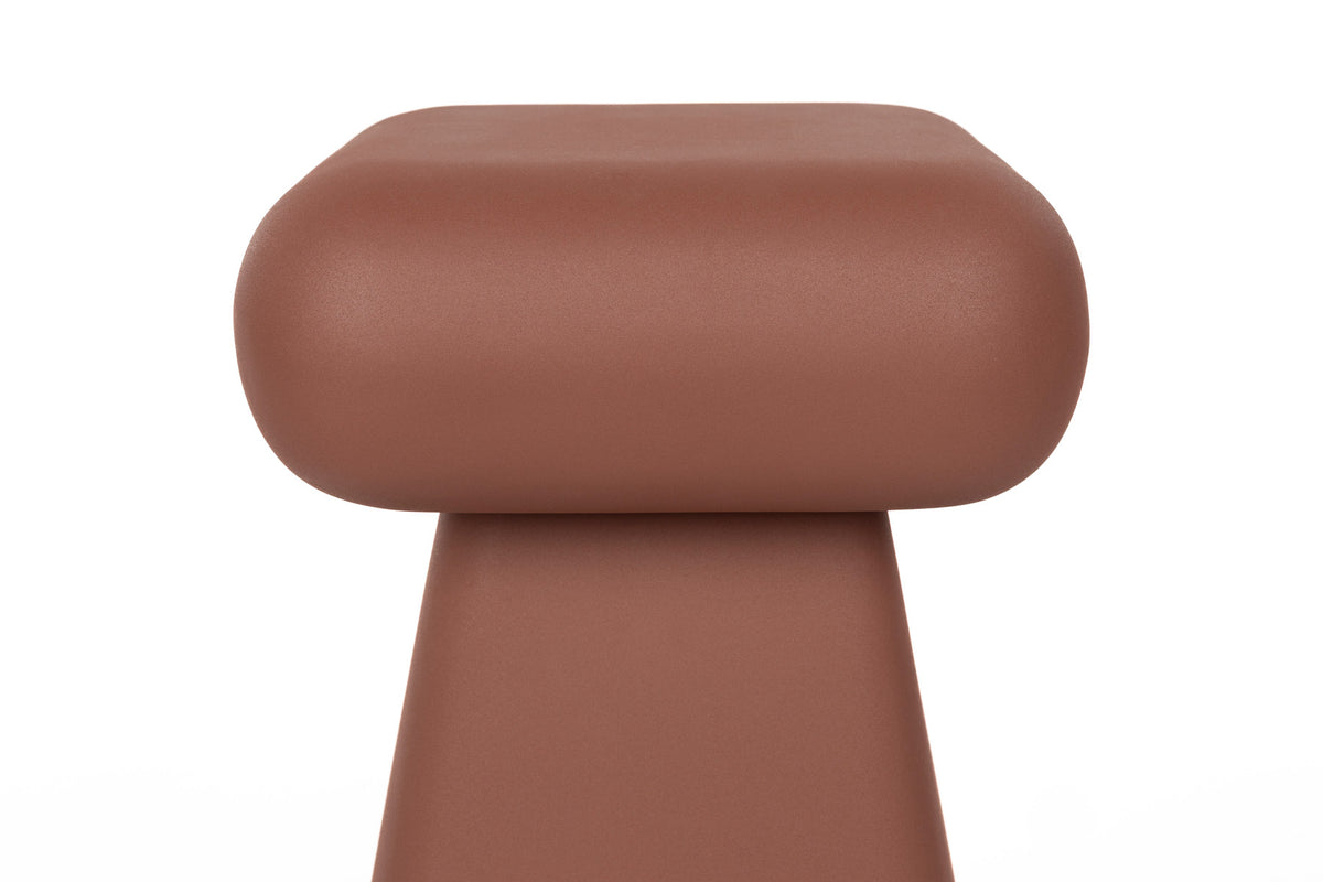 Stuhl Earth in Rot präsentiert im Onlineshop von KAQTU Design AG. Hocker ist von Zuiver
