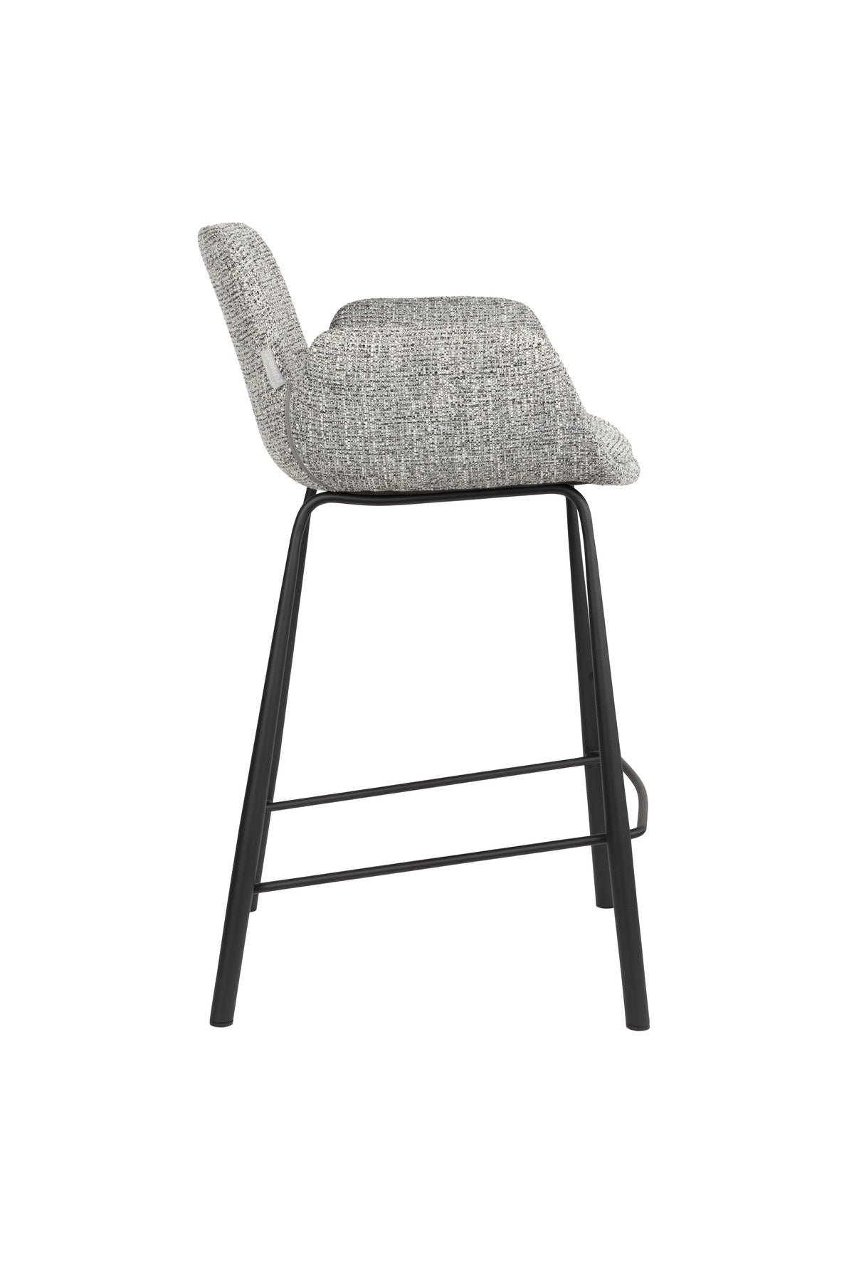 Barhocker Brit von Zuiver mit gepolstertem Sitz und Rückenlehne aus Polyester, schwarzes Gestell, erhältlich in Grau, Rot oder Beige.
