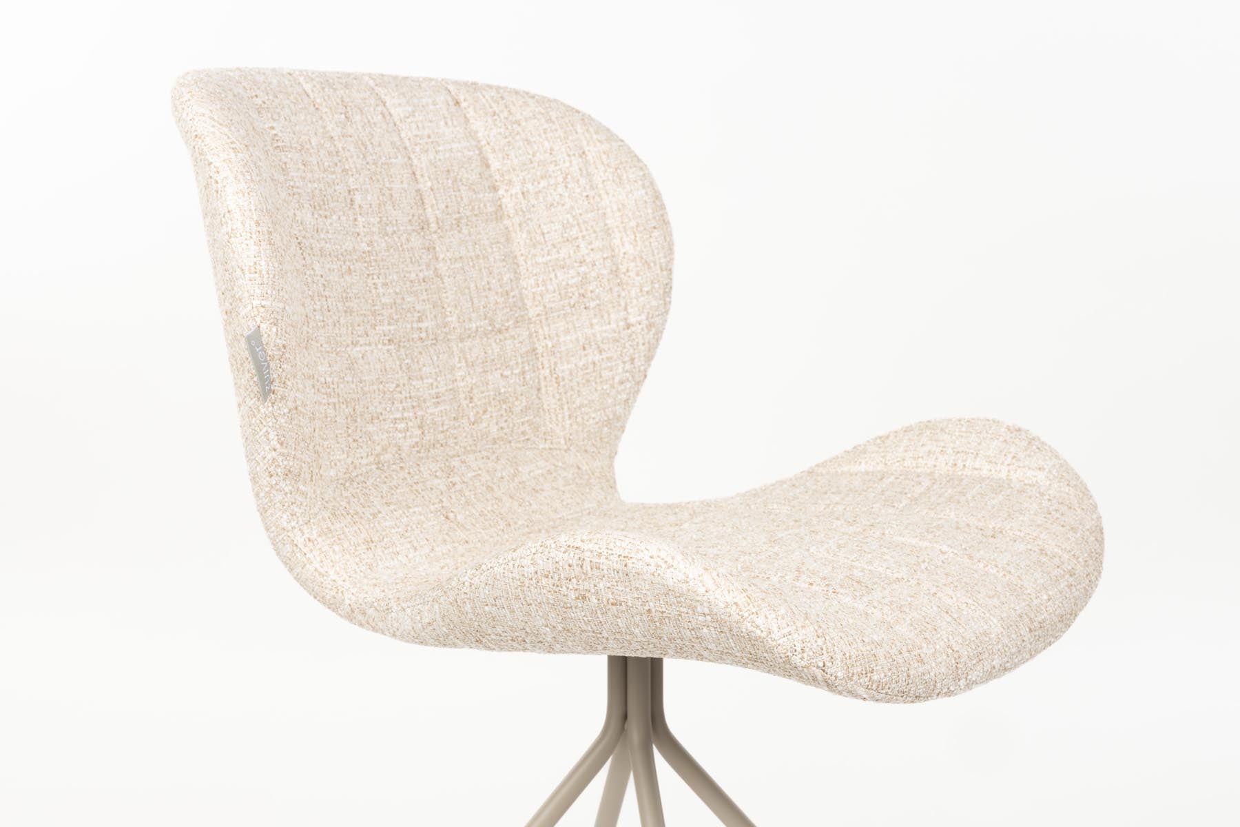 Stuhl Omg in Beige präsentiert im Onlineshop von KAQTU Design AG. Stuhl ist von Zuiver