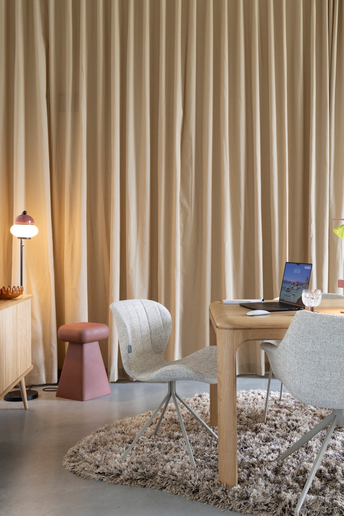 Stuhl Omg in Creme präsentiert im Onlineshop von KAQTU Design AG. Stuhl ist von Zuiver