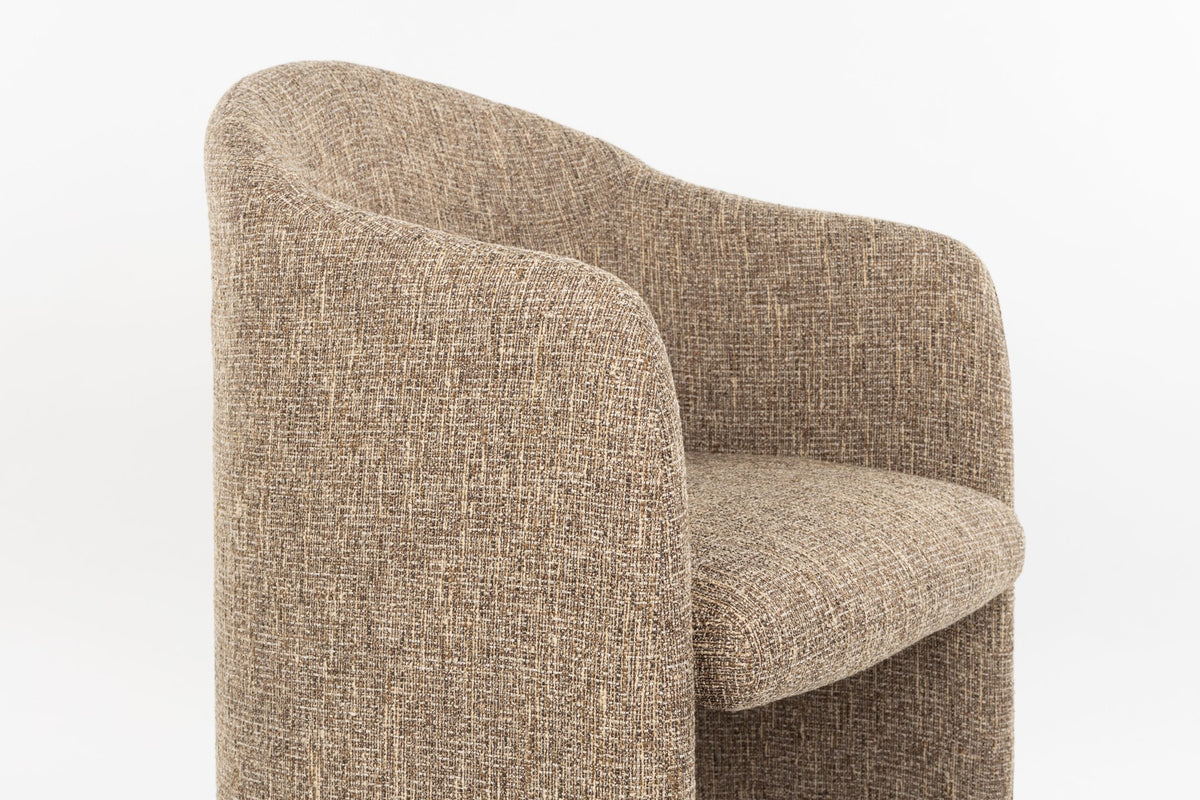 Gepolsterter Stuhl Chair Contour in Hellbraun mit Sitzfläche und Rückenlehne aus Polyester und Schaumstoffpolsterung, vier Beinen.