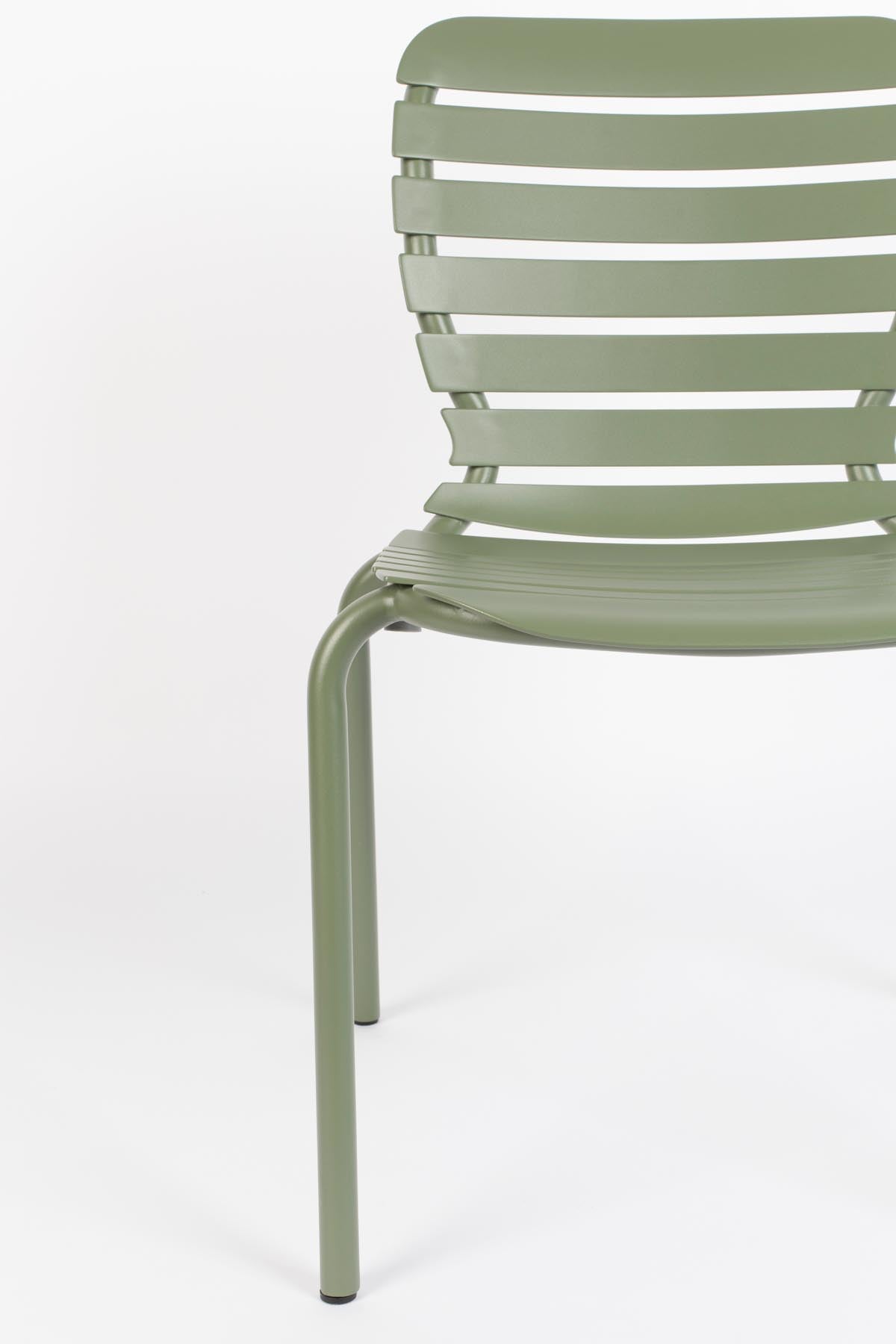 Gartentisch Vondel 168.5 + 2 Stühle + Bank Vondel Grün in Grün präsentiert im Onlineshop von KAQTU Design AG. Gartentischset ist von Zuiver