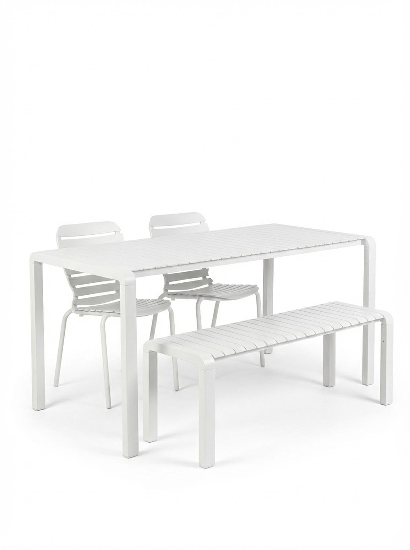 Gartentisch Vondel 168.5 + 2 Stühle + Bank Vondel weiss in Weiss präsentiert im Onlineshop von KAQTU Design AG. Gartentischset ist von Zuiver