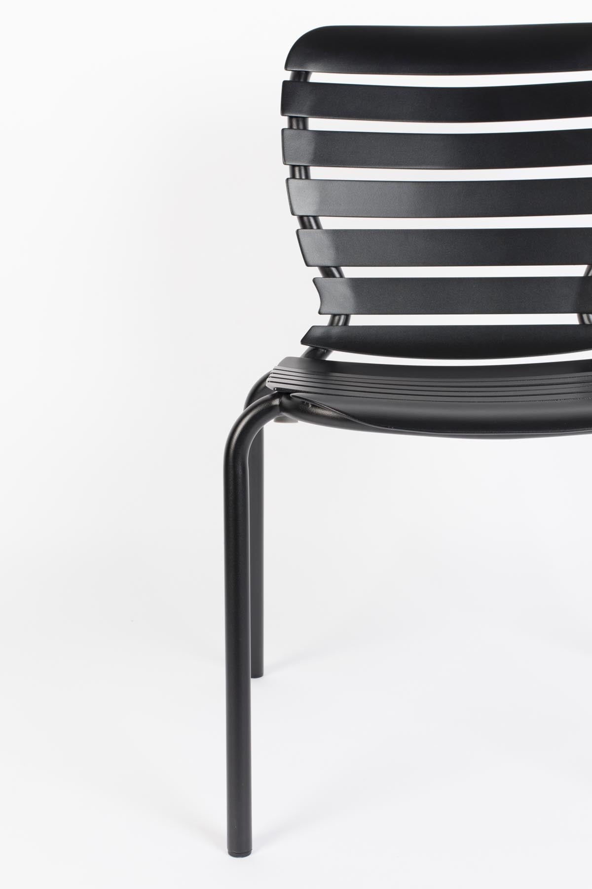Gartentisch Vondel 214 + 6 Stühle Vondel Schwarz in Schwarz präsentiert im Onlineshop von KAQTU Design AG. Gartentischset ist von Zuiver
