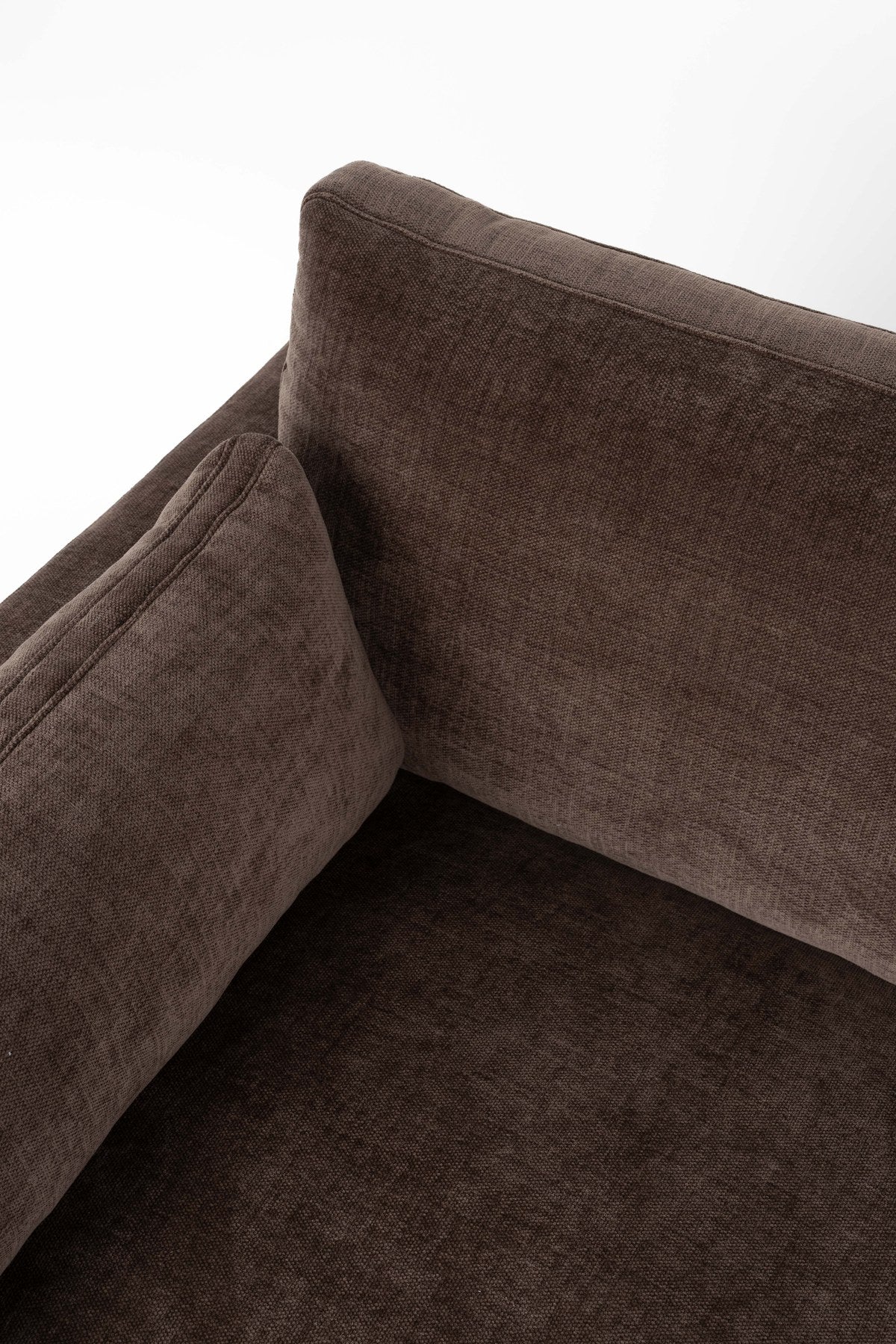 Zuiver Sofa Summer 7-Seater in Dunkelbraun, gepolstert mit Acetat und Polyester, PU-Schaum-Polsterung, grosses 5er Sofa im Wohnraum.