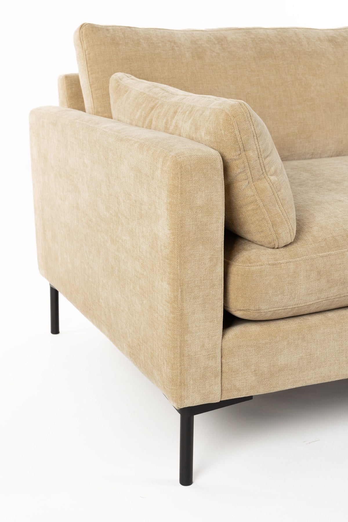 Zweisitzer Sofa Love Seat Summer Sand von Zuiver mit gepolsterter Sitzfläche aus Acetat und Polyester in der Farbe Natur, mit schlanken Beinen.