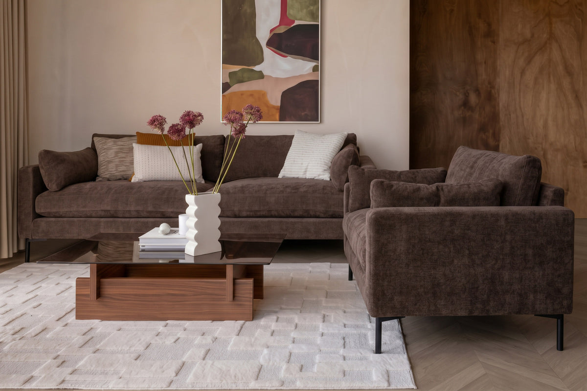 Dunkelbraunes 2er Sofa Love Seat Summer von Zuiver mit gepolsterter Sitzfläche aus Acetat und Polyester sowie schlanken Beinen.